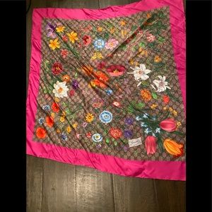 Gucci silk scarf MINT